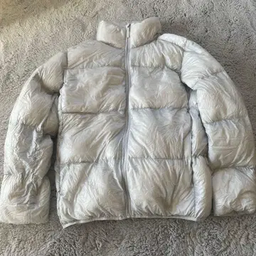 [ 유니클로 UNIQLO ] 울트라 라이트 다운 자켓 실버 라이트 그레이