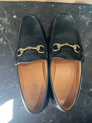 블랙 로퍼 사이즈 40 골드 장식