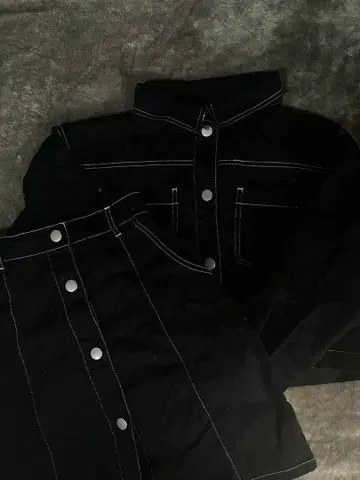 블랙 버튼 자켓 스커트 셋업