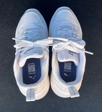 Puma 화이트 스니커즈