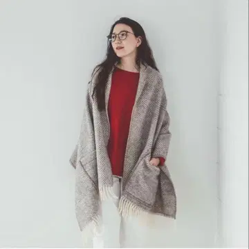 LAPUAN KANKURIT / 라푸안 칸쿠리 / 포켓 부착 숄