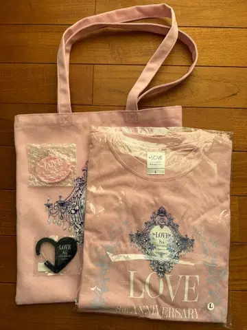 LOVE 8th ANNIVERSARY 투어 프리티켓 굿즈