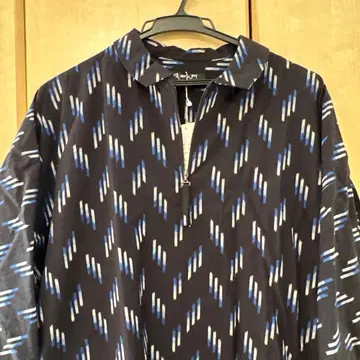 반팔 셔츠 원피스 블랙과 파랑 패턴