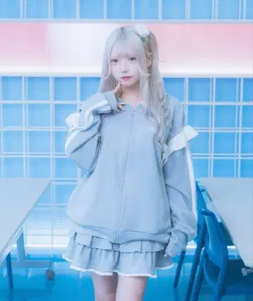 Hauls 프릴 달린 라이트 그레이 후드티