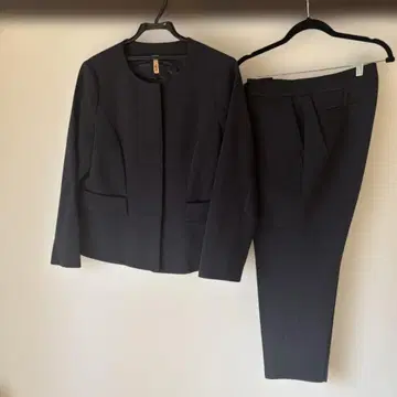 네이비 자켓과 팬츠 셋업