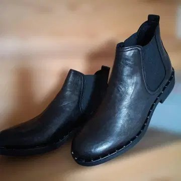 이탈리아제 스터드 부착 숏부츠