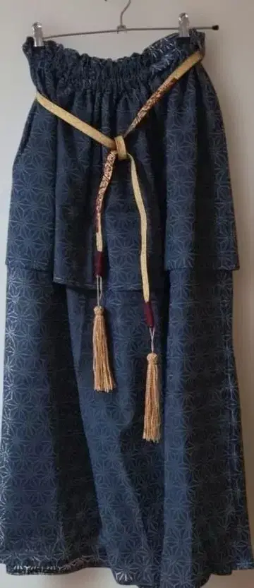 태슬 장식 허리띠 핸드메이드 네이비 꽃무늬 롱 스커트