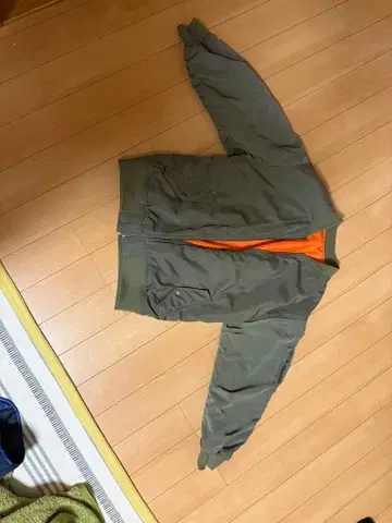 올리브 그린 MA-1 자켓 Niko and -