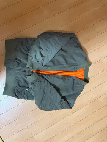 올리브 그린 MA-1 자켓 Niko and -