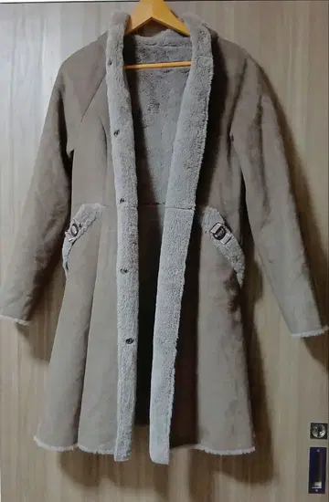 토카 페이크 무스탕 코트 TOCCA