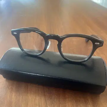 금자안경 블랙 프레임