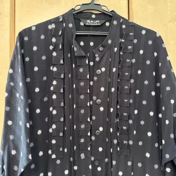 물방울 패턴의 프릴 달린 롱 원피스