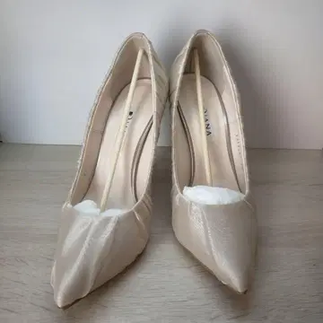 DIANA 새틴 스틸레토 하이힐