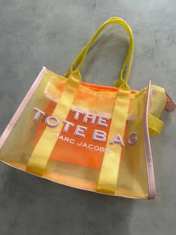 THE LARGE TOTE 더 토트백 마크제이콥스