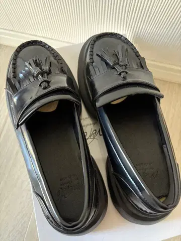 프린지 장식 블랙 로퍼