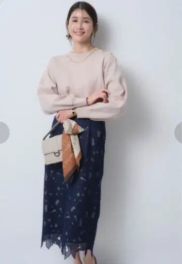 저스길리티 보태니컬 레이스 타이트 스커트