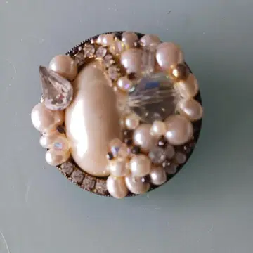 펄과 크리스탈 브로치