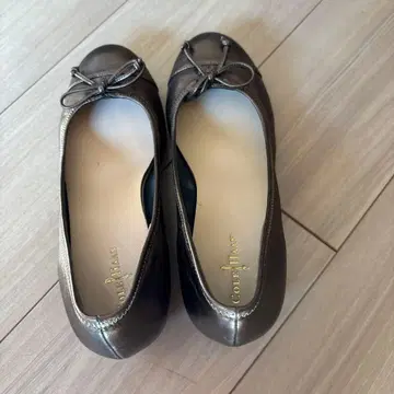 콜한 리본 포함 밸리 슈즈