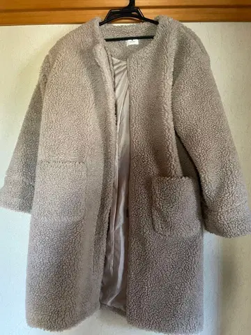 보아 소재 베이지 롱 코트