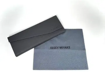 ISSEY MIYAKE 블랙 안경 케이스