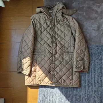 베이지 퀼팅 자켓 후드 부착