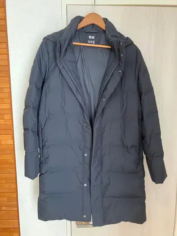 UNIQLO 네이비 심리스 다운 코트 M 사이즈