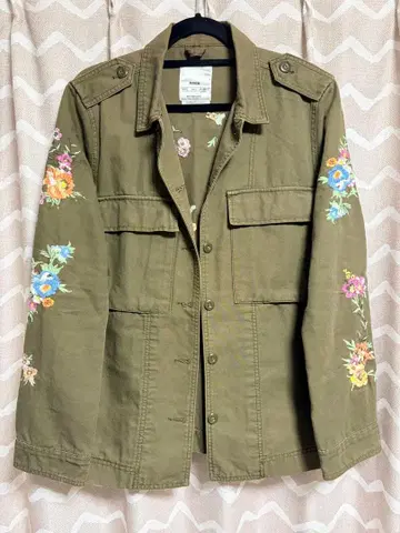 Bershka 꽃무늬 자수 밀리터리 자켓 L 사이즈