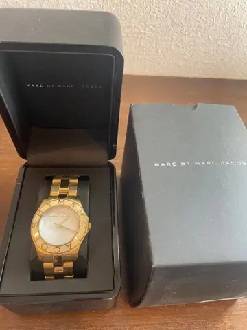 마크 바이 마크 제이콥스 골드 시계