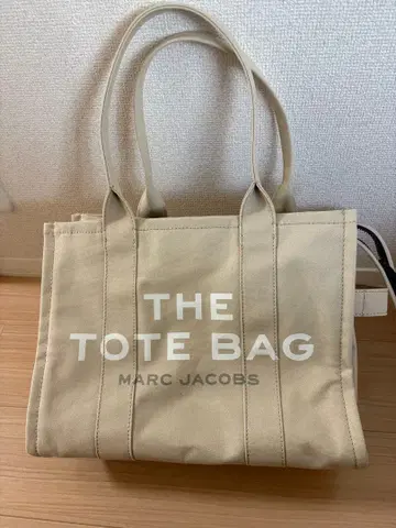 MARC JACOBS 더 토트 백 베이지