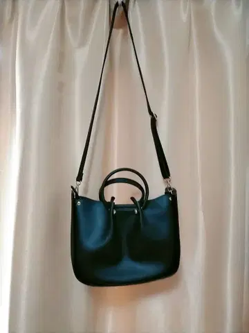 새상품 delylenoir 블랙 핸들 부착 숄더백