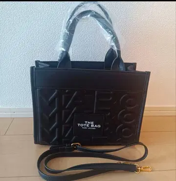 MARC JACOBS 더 토트 백 블랙