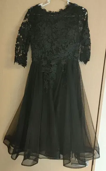 블랙 레이스 장식 플레어 드레스 사은회 파티