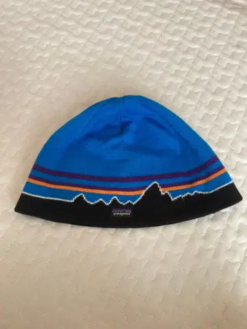 파타고니아 니트 모자 산 실루엣