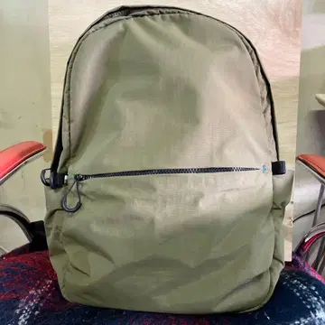 미 올리브 그린 백팩 프론트 포켓 부착