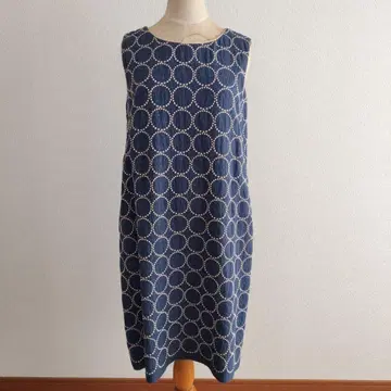 네이비 블루 원형 무늬 슬리브리스 원피스