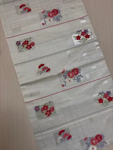 나고야 오비 꽃무늬 자수 화이트 베이스