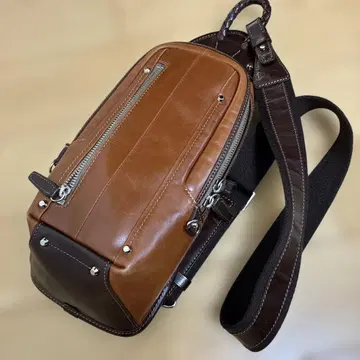 가죽 바디백 컴팩트 브라운