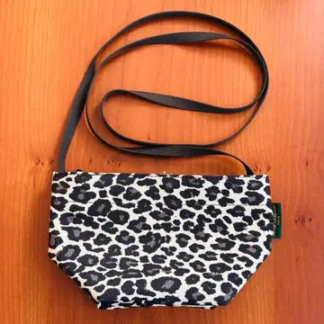 에르베샤 펠리에 1927F 나일론 보트형 숄더백 XS 팬서 블랑