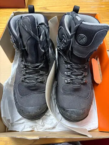 등산화 블랙 하이컷