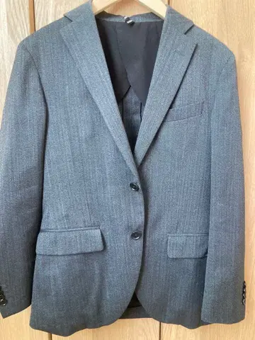 수트 컴퍼니 그레이 헤링본 패턴 수트