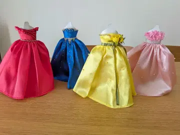 드레스 색상 맞추기 새틴제 드레스 4점 세트 (+ 보드)