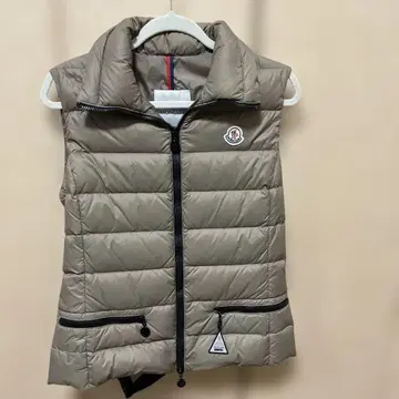MONCLER 베이지 다운 베스트