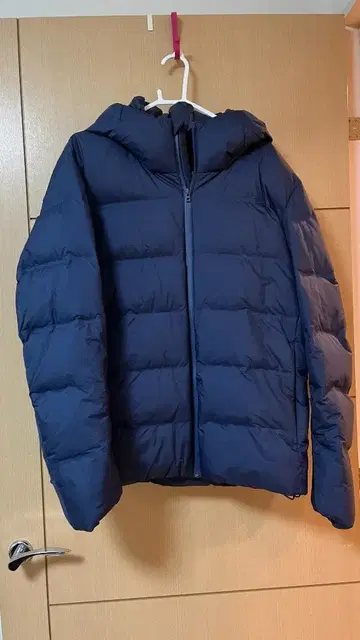 유니클로 심리스 다운 자켓 XL 네이비 UNIQLO