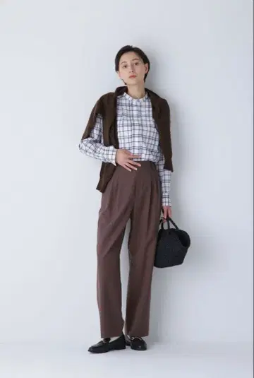 human woman 턱 세미 와이드 팬츠