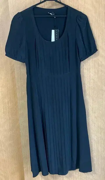 미사용 택 포함 블랙 플리츠 반팔 원피스