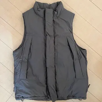 Primaloft 올리브 그레이 슬리브리스 다운 베스트