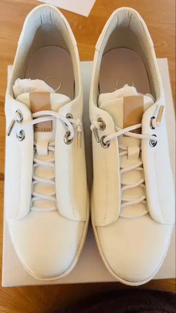 Vue eizo collection 화이트 레더 스니커즈