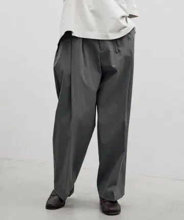 아웃턱 루즈 스트레이트 슬랙스 S 사이즈