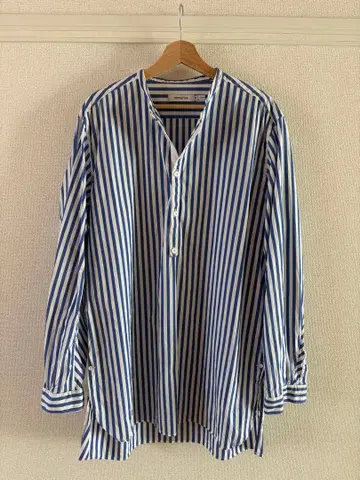 논네이티브 파랑과 화이트 스트라이프 셔츠