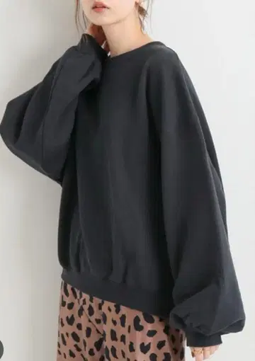 COGTHEBIGSMOKE IENA 별주 퍼프 슬리브 맨투맨